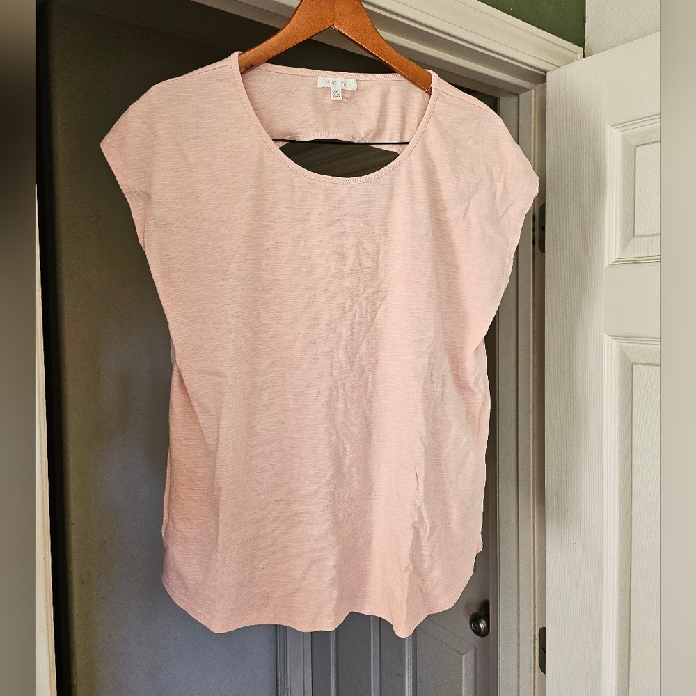 3/$15 August Mist XXL Pink Top Excellent Condition